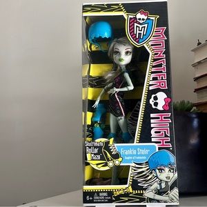 Monster High Frankie Stein - Skultimate roller maze